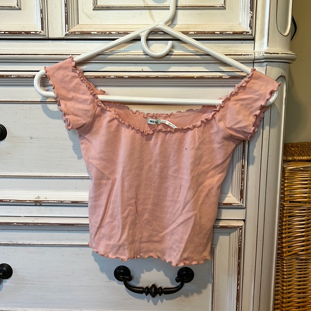 Off the shoulder tee